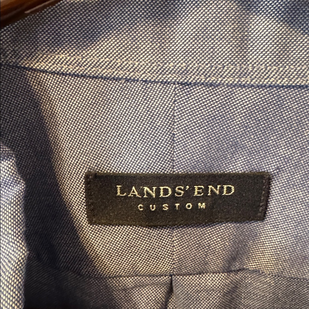 Lands' End Men's Casual Chambray Blue Button Down Shirt - Picture 3 of 13